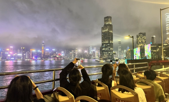 香港名物体験！2階建てオープントップバスで夜の街を爽快ドライブ！